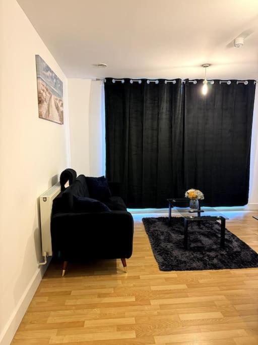 Two Bedrooms Flat In Stratford Londres Exterior foto
